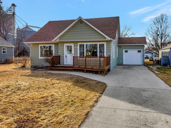 306 S Oak St, Hendricks, MN 56136