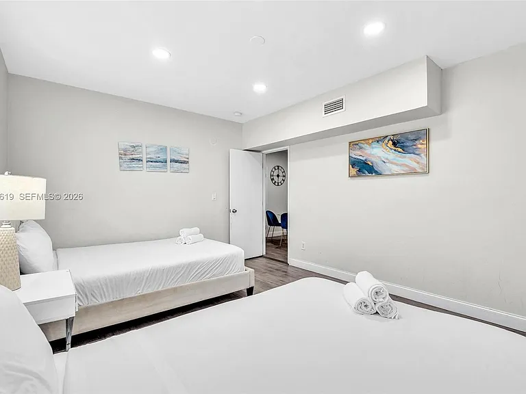 10002 E Bay Harbor Dr #7 — Photo 5