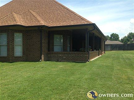 Large fenced-in backyard & covered patio
