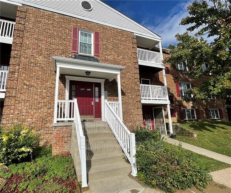 1st image of 977 Wood Hollow Dr