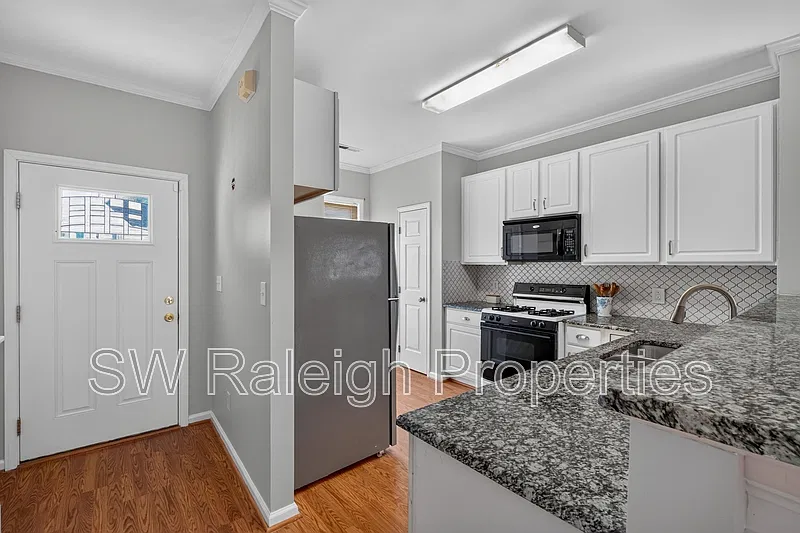 3 bed, 2.5 bath, 1413 sqft, $1,650 — Photo 4