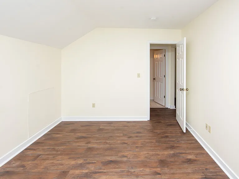 Rosewood Apartments — Photo 3