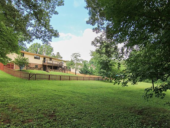 3rd image of 307 Highland Cir