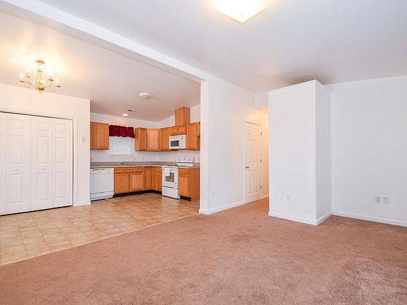 4th image of 937 Georgia Ave NE