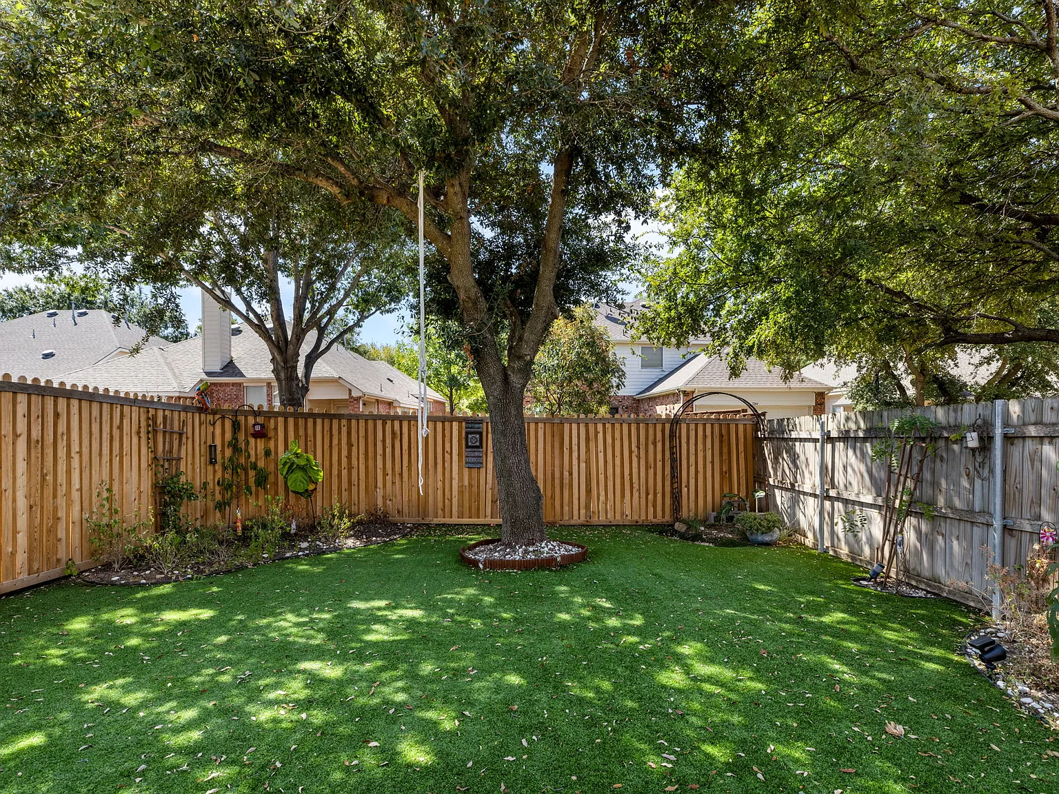 5 bed, 2.5 bath, 2455 sqft, $2,950 — Photo 3