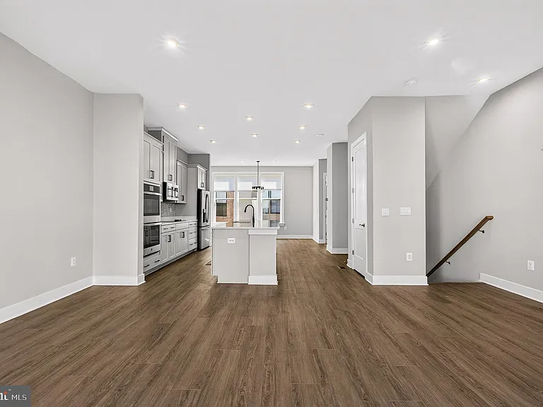 2421 Liberty Loop — Photo 10
