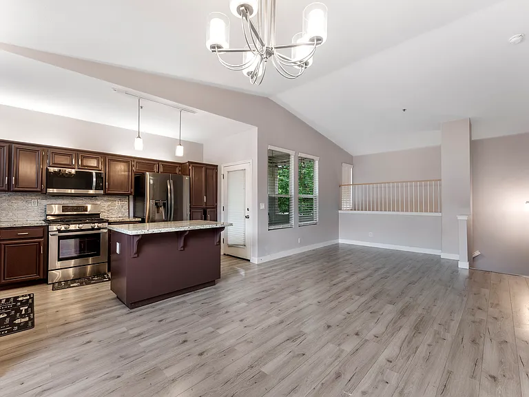 1007 Esparanza Way — Photo 7