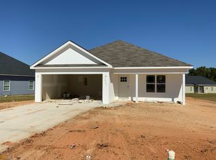 102 Cole Dr, Hawkinsville, GA 31036