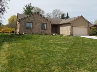 2172 Warrington Rd, Rochester Hills, MI 48307
