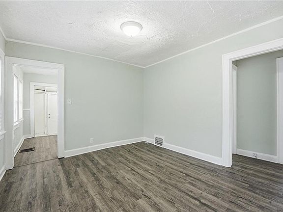 5th image of 4824 Agnes Ave