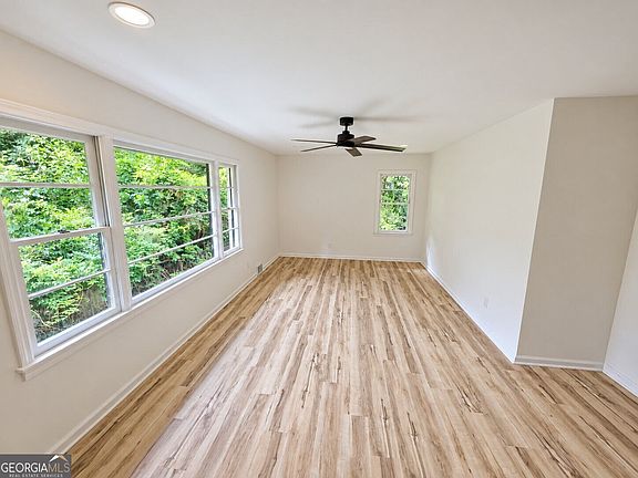 2nd image of 3565 Glenwood Rd