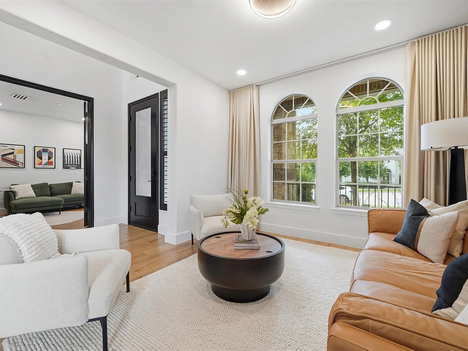 5 bed, 3.5 bath, 4192 sqft, $5,000 — Photo 4