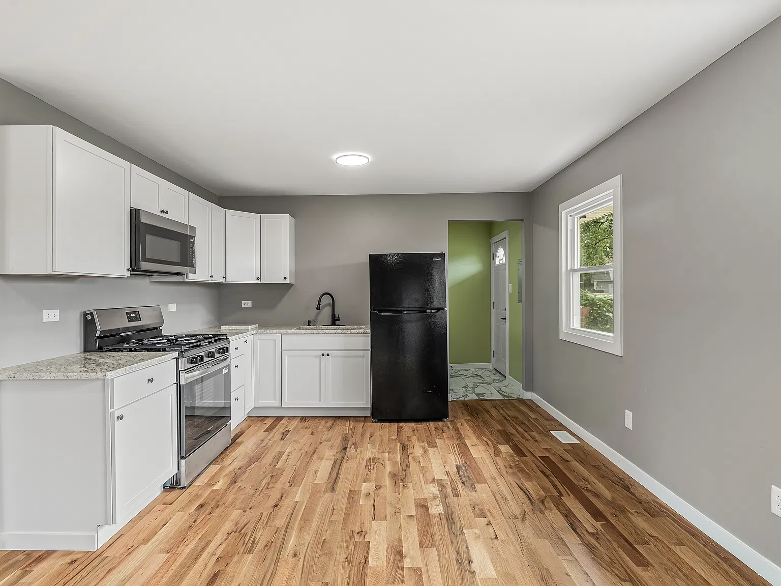 3 bed, 1218 sqft, $2,000 — Photo 4