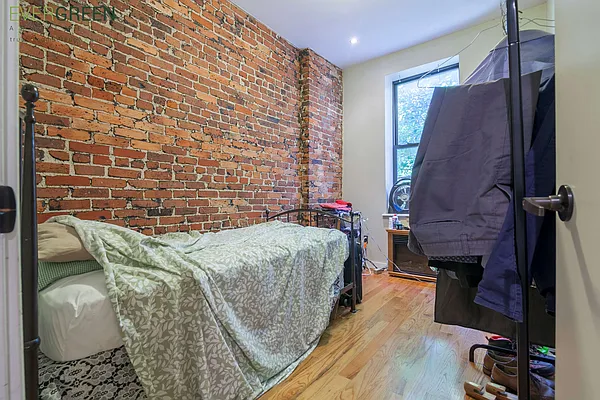 Rented by Evergreen Apartments BK | media 23