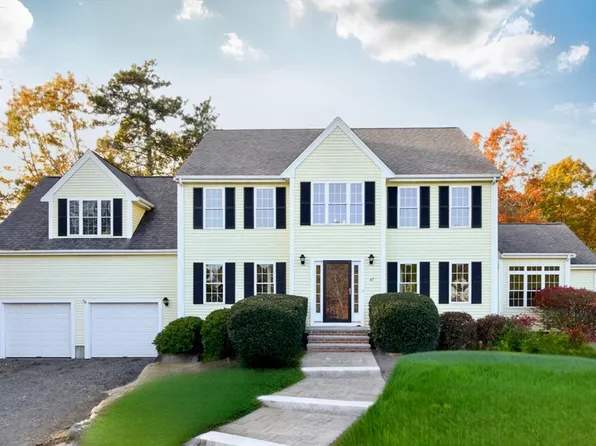 47 Station St, Pembroke, MA 02359