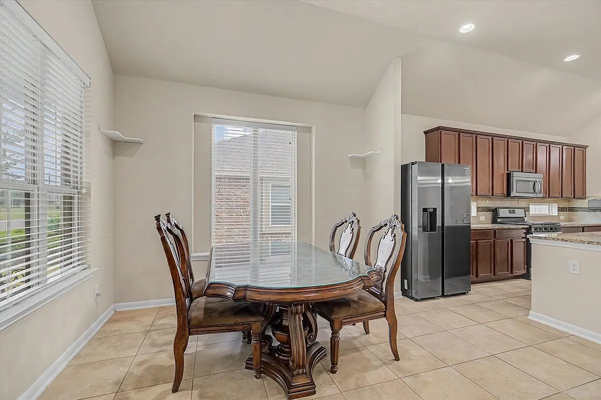 3 bed, 2.0 bath, 1757 sqft, $1,950 — Photo 1