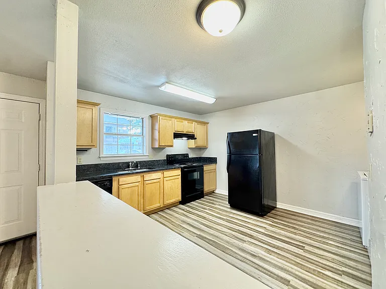 884 W Holly St #12 — Photo 6