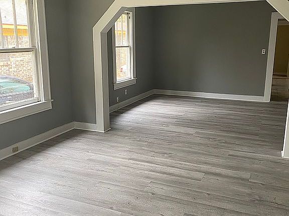 3rd image of 204 Durant St