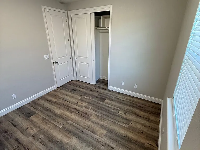 573 Addison Ct — Photo 22