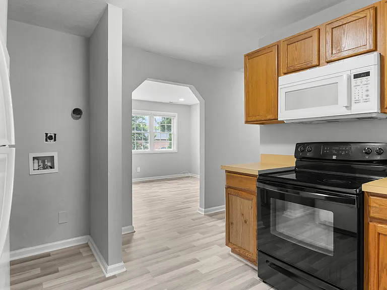 1415 Commerce Ave #1 — Photo 8