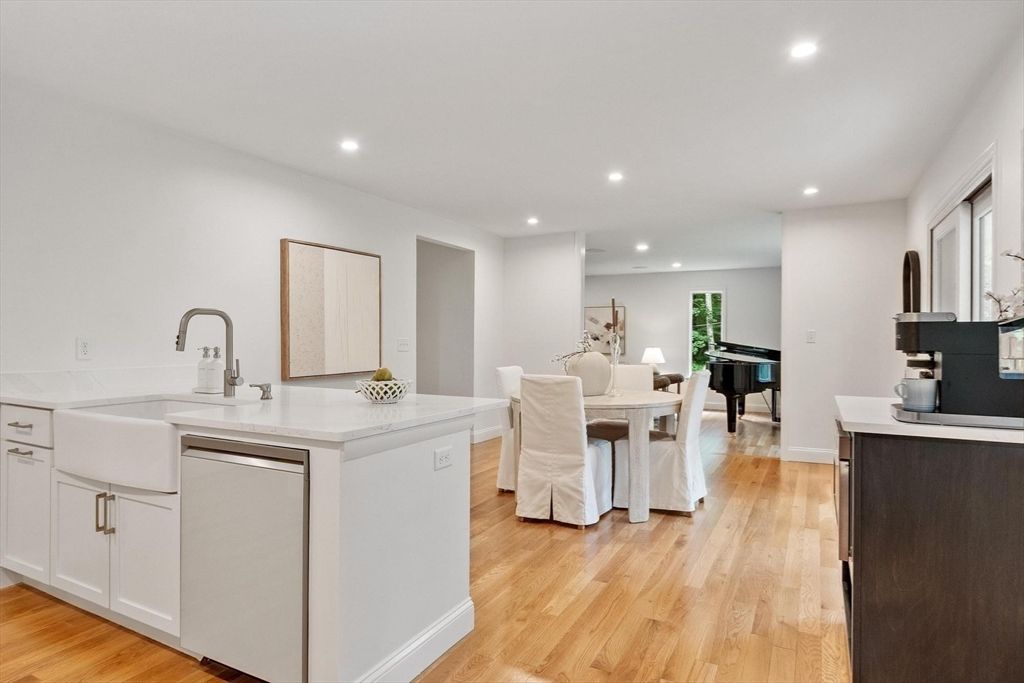 23 Revolutionary Rd, Concord, MA - View 5