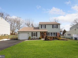 533 Penrose Ln, Warminster, PA 18974