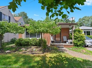 3994 Beechgrove Dr, Waterford, MI 48328