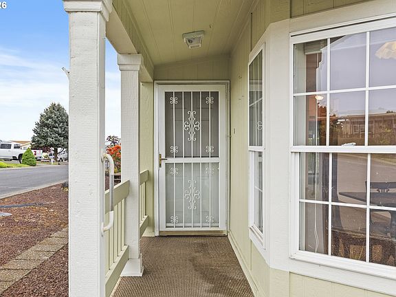 3rd image of 33720 SE Springlake Dr