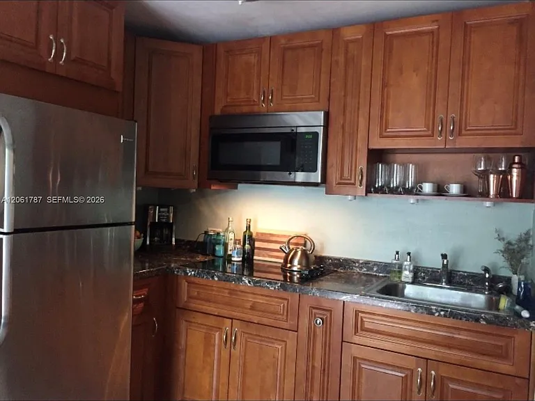 1200 Wallace St #B — Photo 6