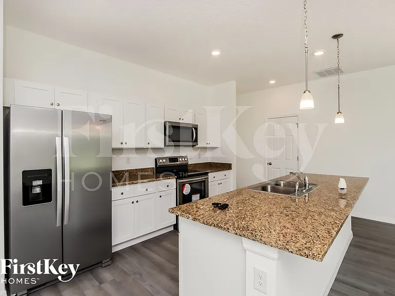 1021 Locust Ave NW — Photo 5