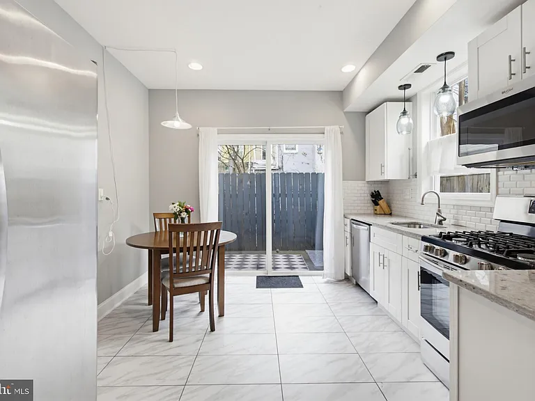 1429 Olive St — Photo 10