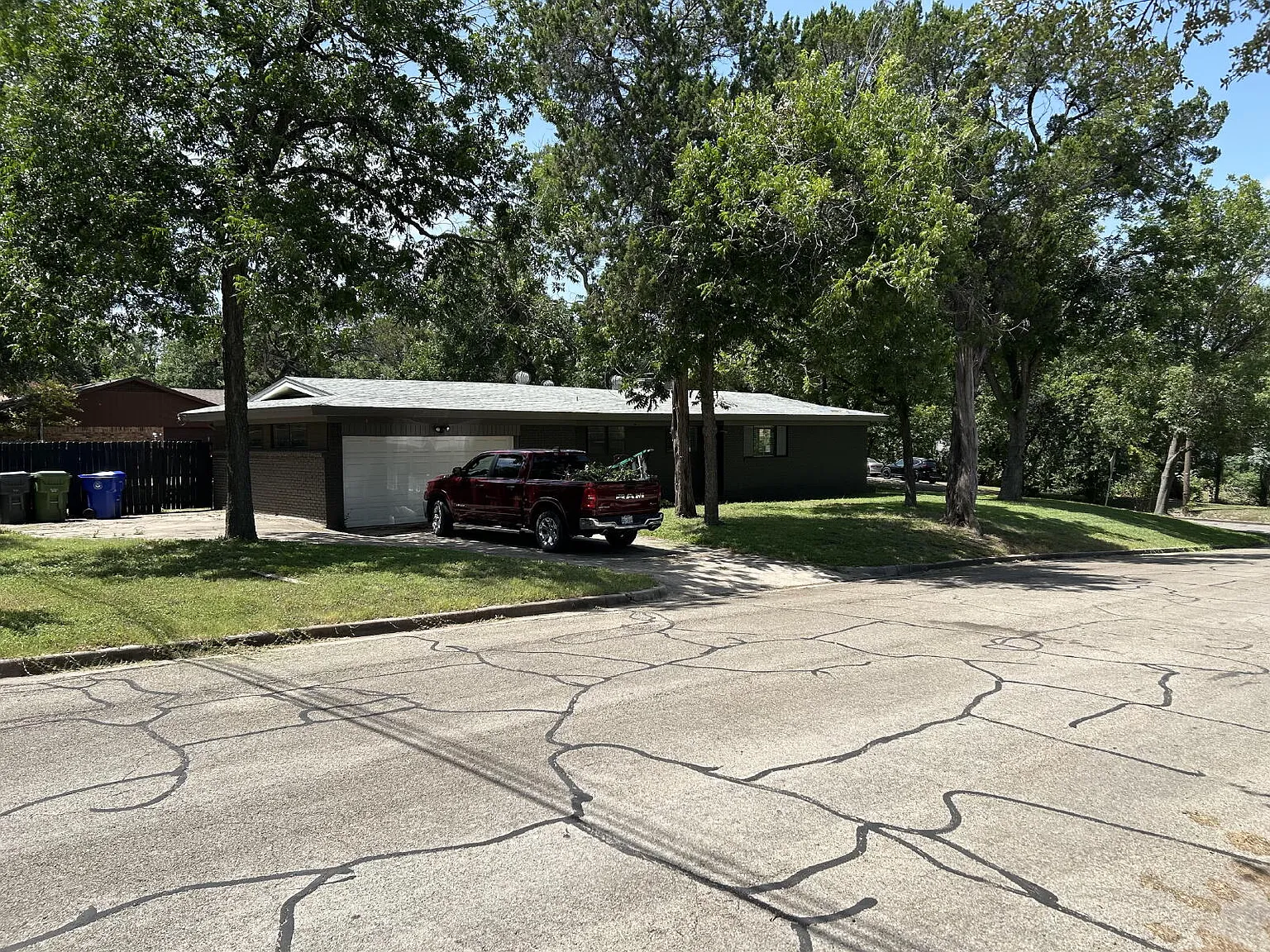 3 bed, 2.0 bath, 1900 sqft, $1,795 — Photo 4