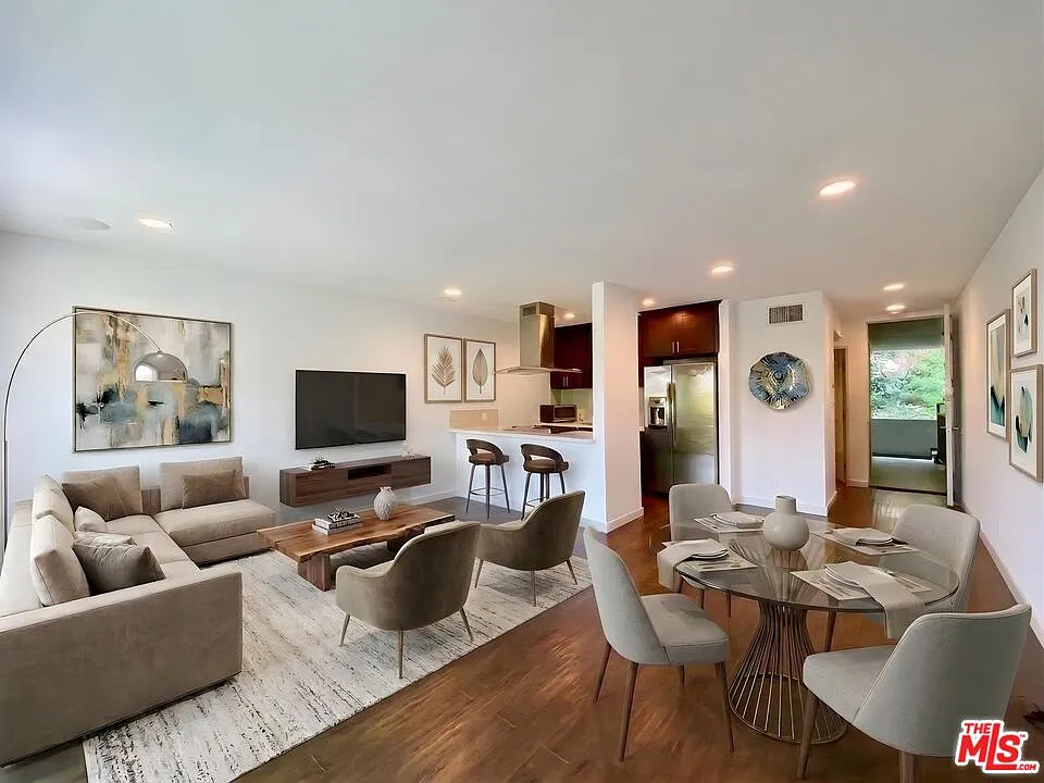 1 bed, 1.0 bath, 850 sqft, $2,695 — Photo 2