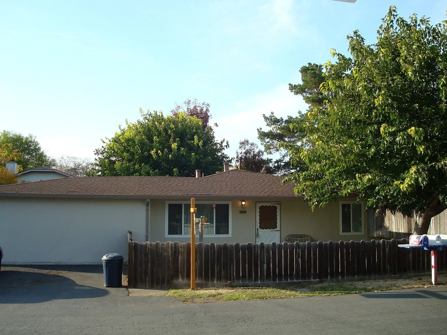 1821 Dixon Ln photo 1