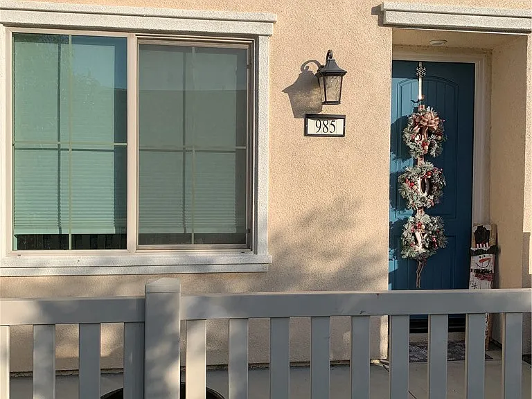 985 W Clover Ave — Photo 1