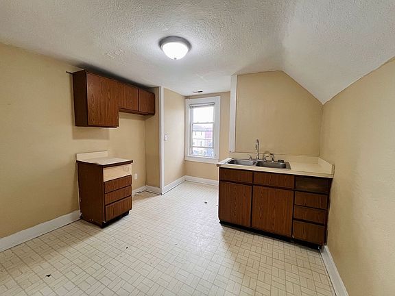 3rd image of 2807 Chestnut St #2