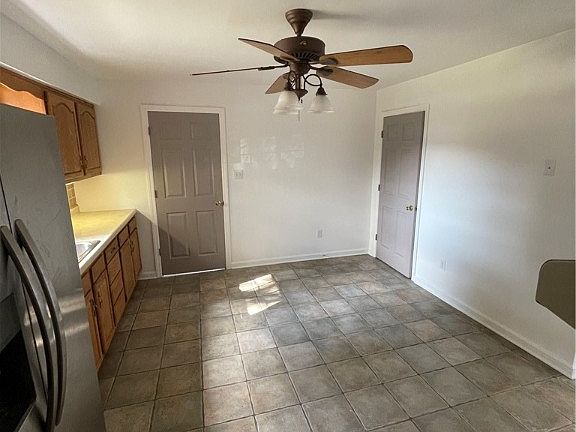 4th image of 224 1st Ave