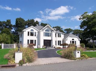 11 Cobblestone Ln, Lake Grove, NY 11755