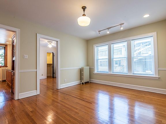5th image of 1414 W Berwyn Ave #3E