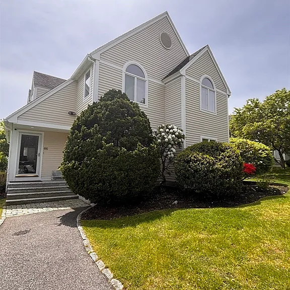 66 Vincent Dr #66 — Photo 1