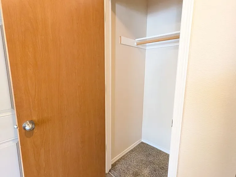Wellesley Park Apartments — Photo 136