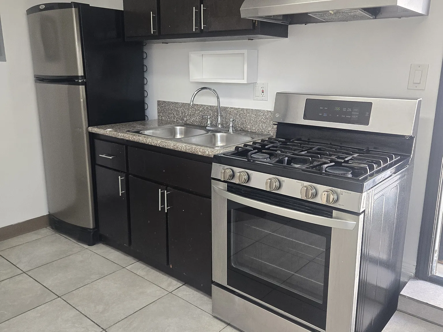 1 bed, 1.5 bath, 600 sqft, $1,850 — Photo 2