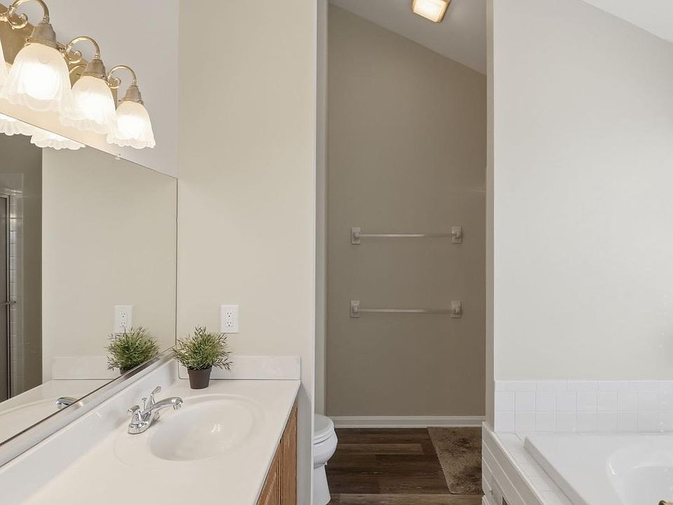 2nd image of 1707 Amberly Ct S