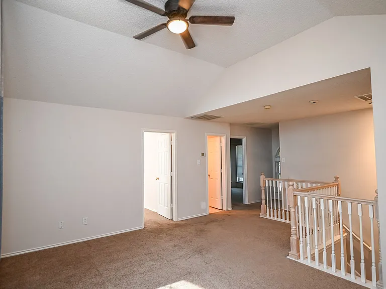 2100 Newport Dr — Photo 29