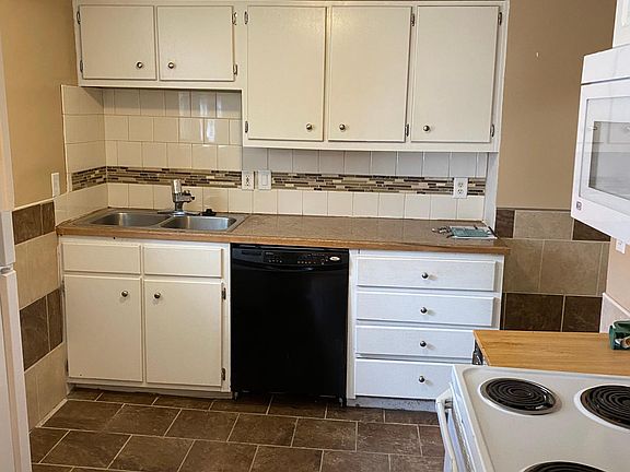 2nd image of 3663 Davenport St #5