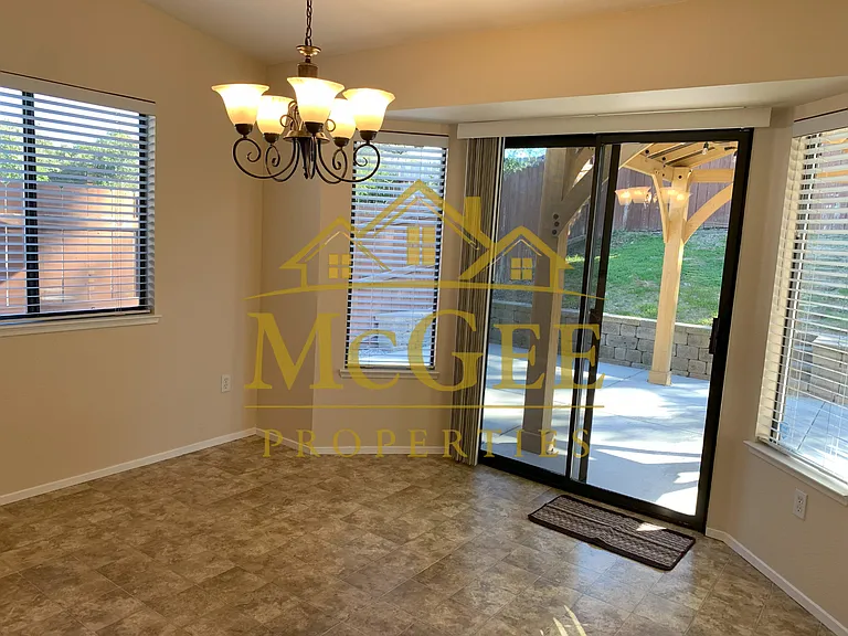 881 Spaniel Dr — Photo 5