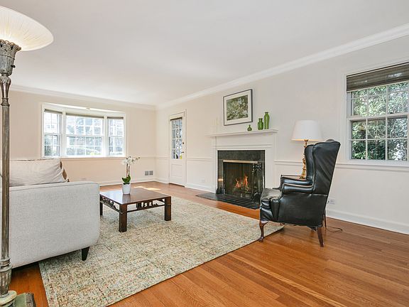 4th image of 48 Maple Hill Dr
