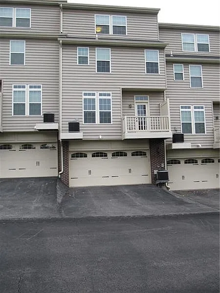 3 bed, 2.5 bath, 2230 sqft, $2,650 — Photo 2