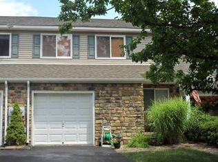7 Tor Pl, Hopatcong, NJ 07843
