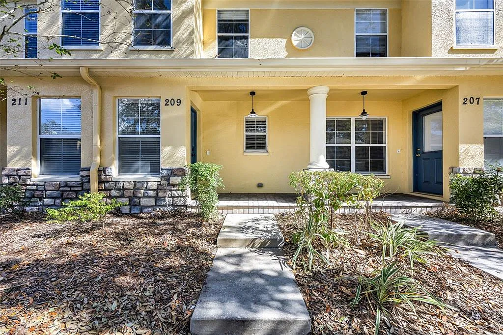 3 bed, 2.5 bath, 1560 sqft, $2,350 — Photo 4